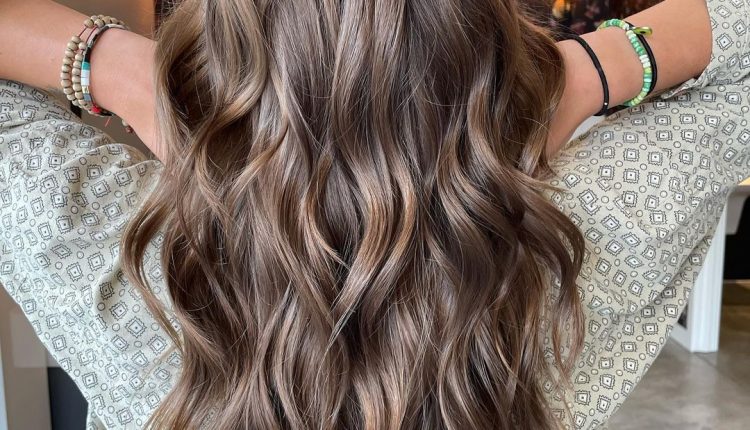 Long Shaggy Hairstyle For Round Face