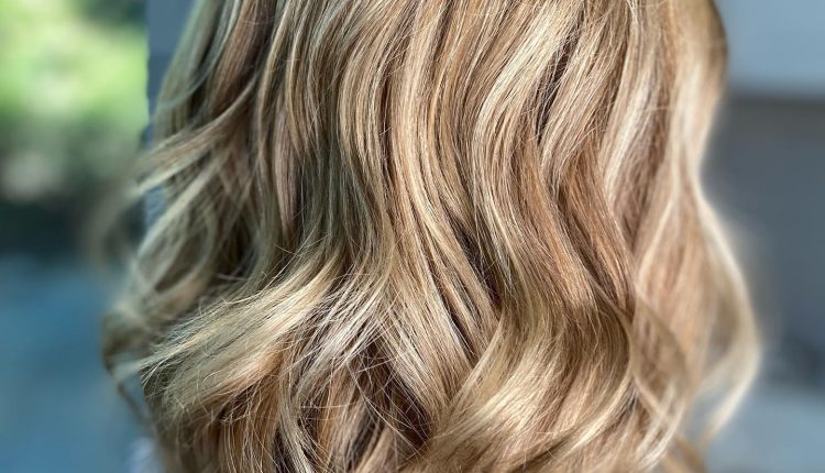 What Type Of Hairstyle Works Best On A Client With An Oval Face